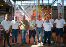 Het team van MechaTronix op de foto met gastheer en -vrouw Peter en Liesbeth van Lemmen Aardbeien.